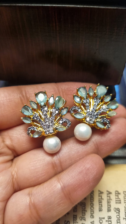 GREEN EARRINGS WITH PEARLS