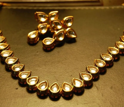 DELICATE KUNDAN SET