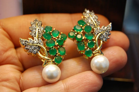 ELEGANT ZIRCON EARRINGS IN GREEN WITH PEARLS