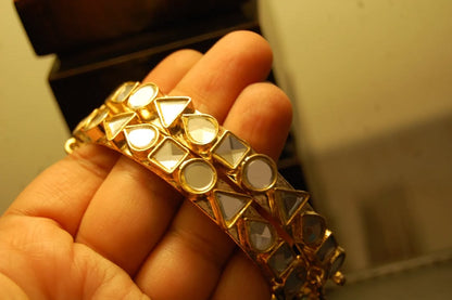 PAIR OF ELEGANT KUNDAN BANGLES