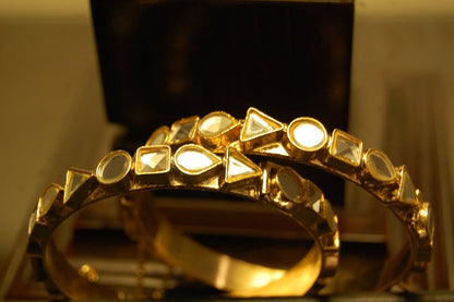 PAIR OF ELEGANT KUNDAN BANGLES
