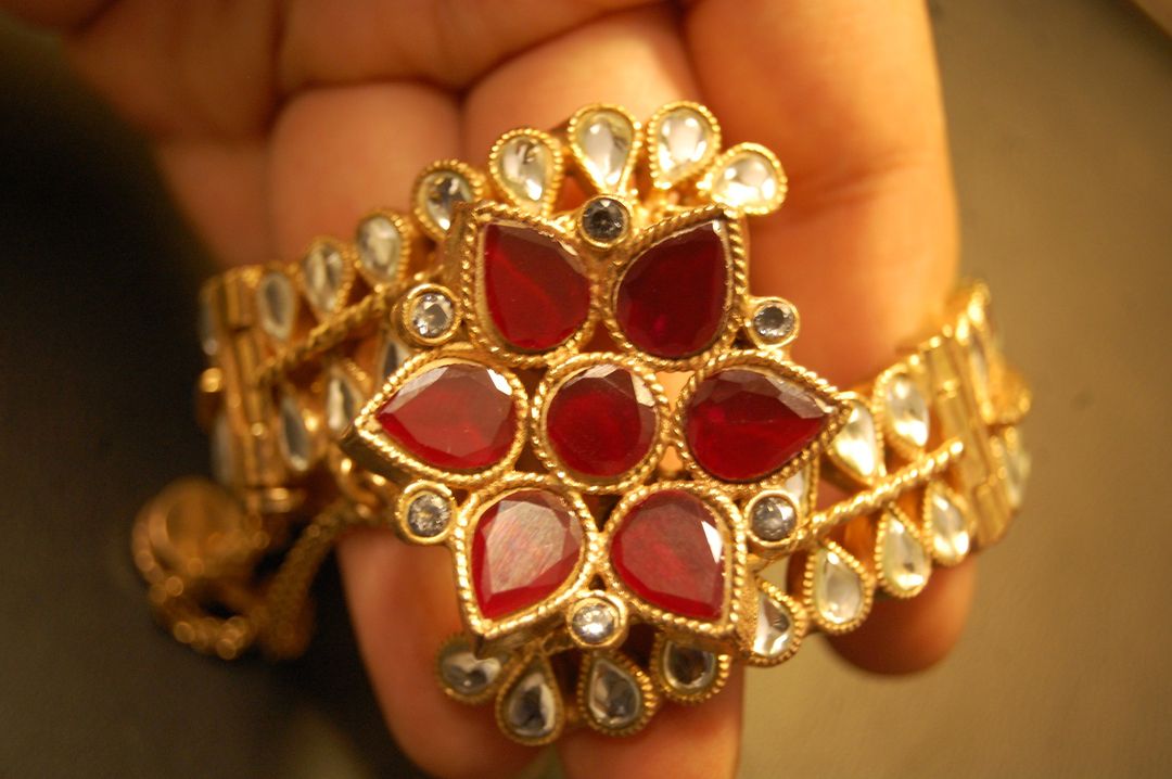 ELEGANT KUNDAN KARA WITH RED FLOWER