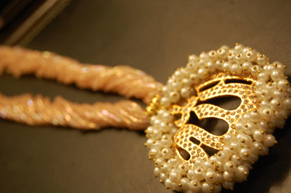 CALLIGRAPHIC PENDENT IN PINK MALA