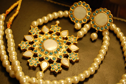 ELEGANT FEROZY & MOTHER OF PEARL MALA SET
