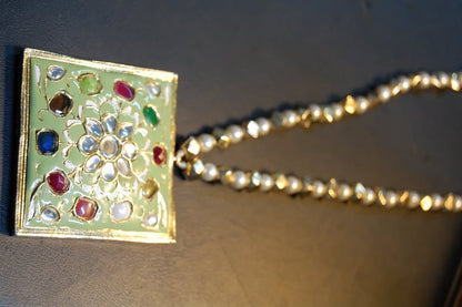 GORGEOUS MALA IN SOFT GREEN MEENA & MULTI STONES