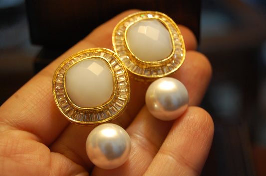 WHITE PEARL EARRINGS
