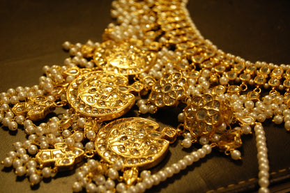 KUNDAN & PEARLS GULUBAND SET