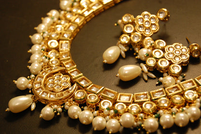 ELEGANT KUNDAN & PEARL SET