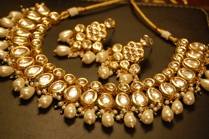ELEGANT KUNDAN & PEARL SET