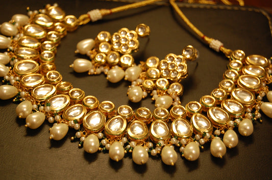 ELEGANT KUNDAN & PEARL SET