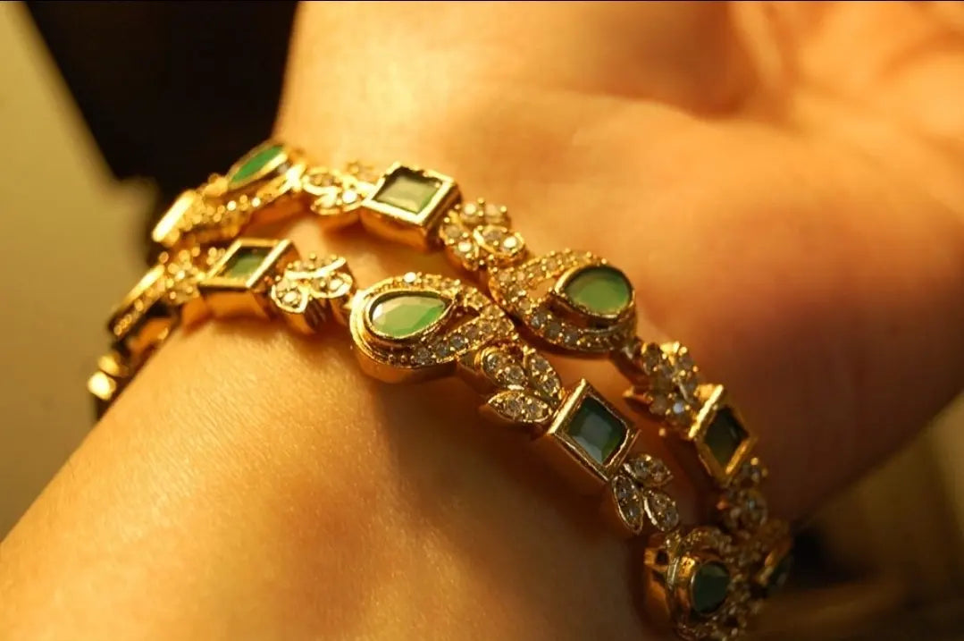 PAIR OF  PAISLEY INDIAN BANGLES IN GREEN