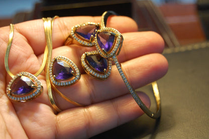 PENDENT SET IN PURPLE