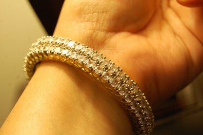 PAIR OF ELEGANT ZIRCON BANGLES