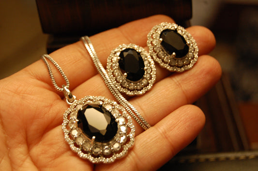 BLACK PENDENT SET IN ZIRCONS