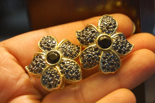 FLORAL BLACK EARRINGS