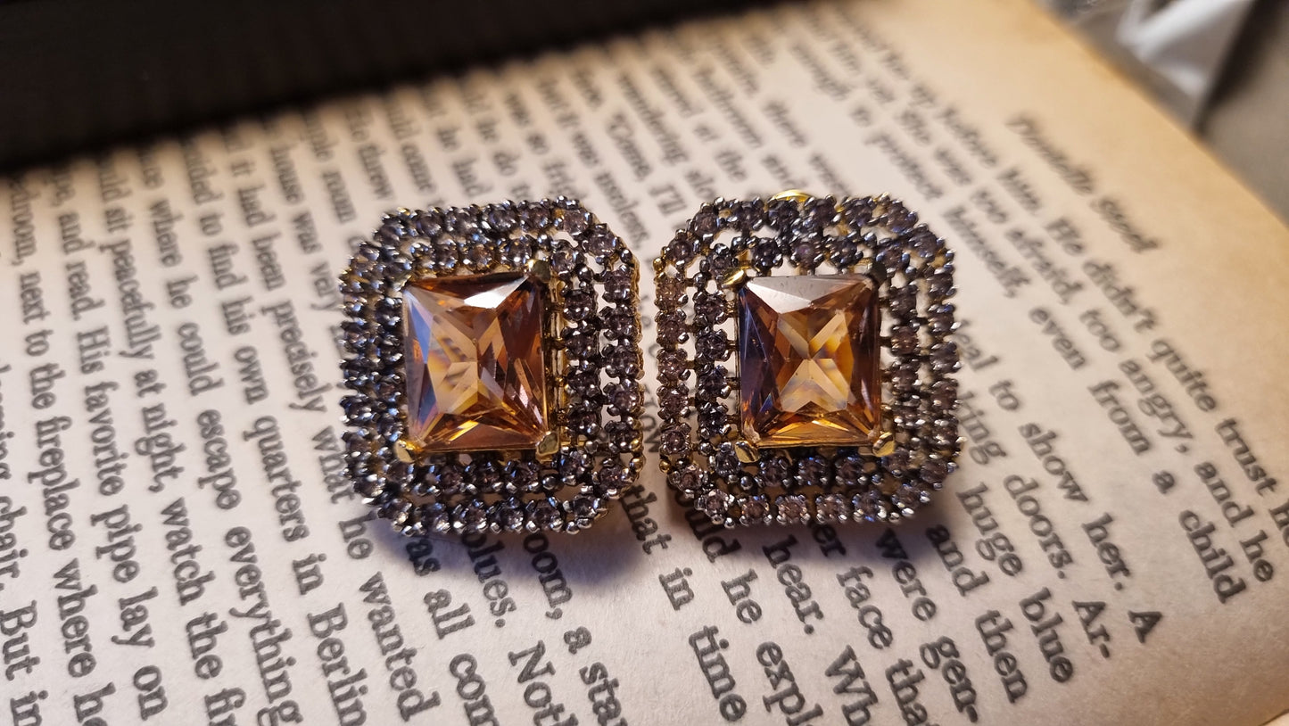 CHAMPAGNE SQUARE EARRINGS