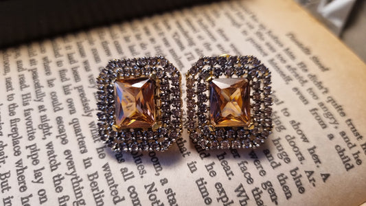 CHAMPAGNE SQUARE EARRINGS