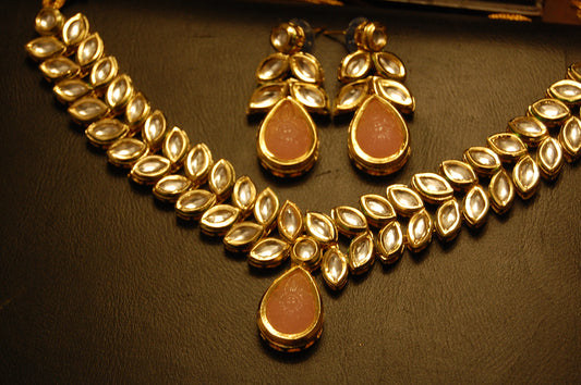 ELEGANT KUNDAN SET