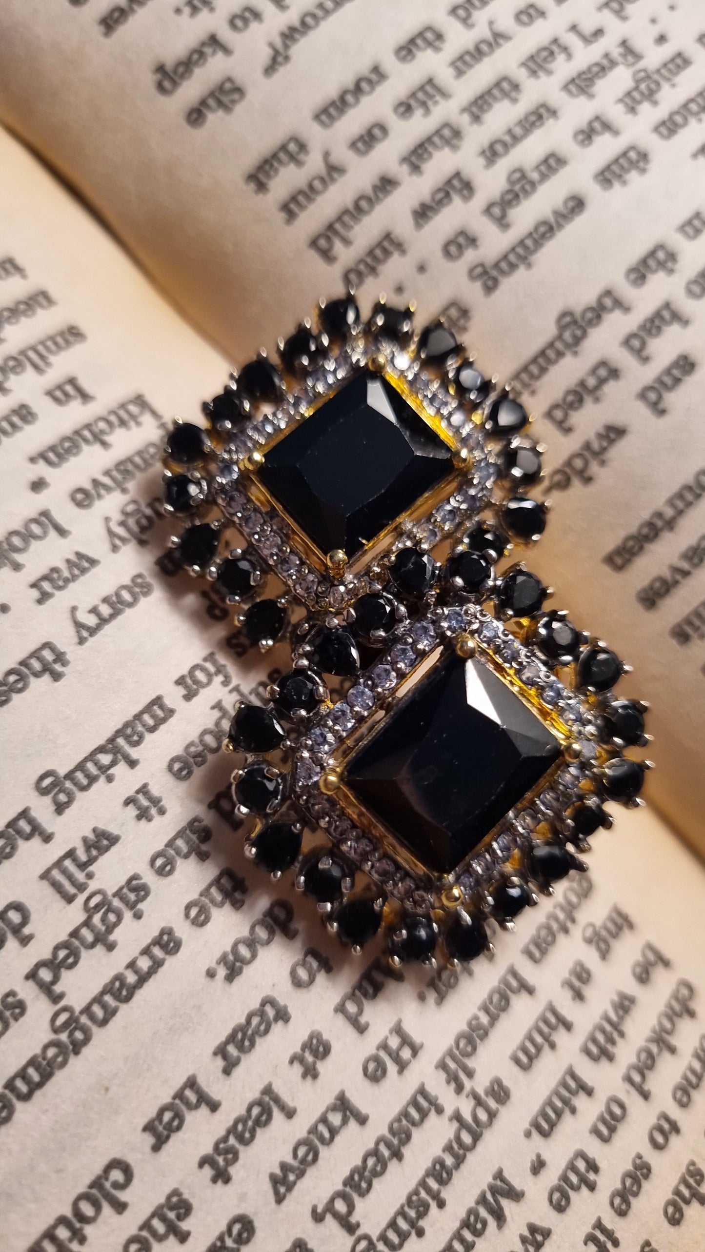BLACK SQUARE EARRINGS
