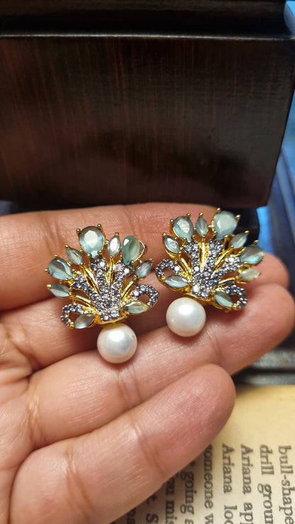 GREEN EARRINGS WITH PEARLS