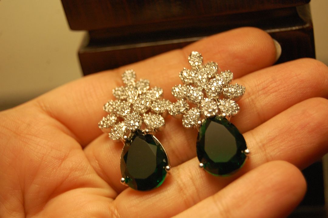 AMERICAN DIAMOND EARRINGS IN EMERALD GREEN