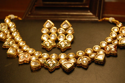 ELEGANT KUNDAN SET