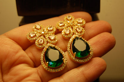 ZIRCON FLORAL EARRINGS IN EMERALD GREEN