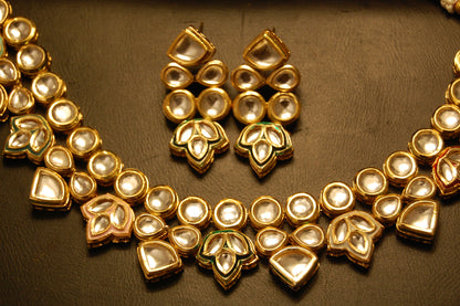 ELEGANT KUNDAN SET