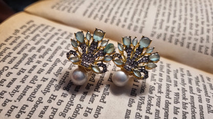 GREEN EARRINGS WITH PEARLS
