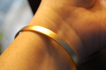 PAIR OF ELEGANT DULL GOLD BANGLES