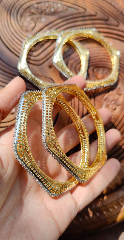 PAIR OF ZIRCON BANGLES