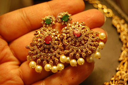 ELEGANT SOUTH INDIAN NECKLACE SET