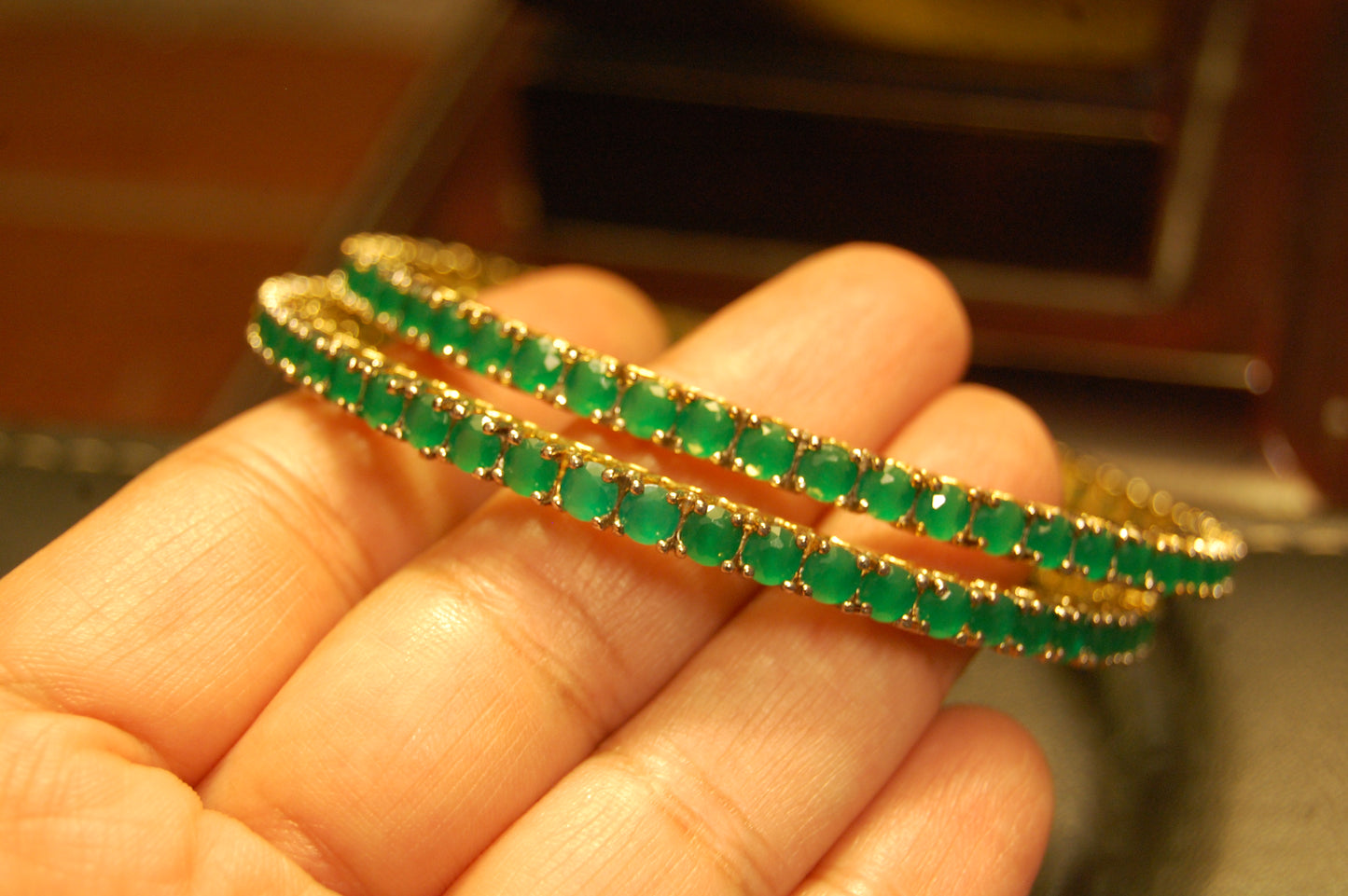 PAIR OF ELEGANT GREEN BANGLES