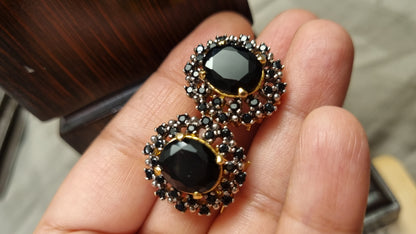ELEGANT BLACK EARRINGS