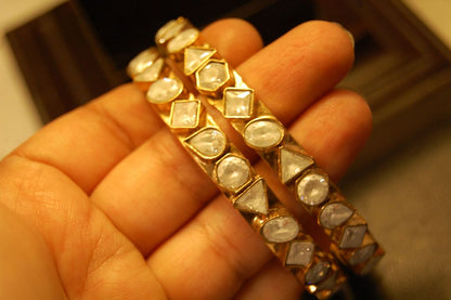 PAIR OF ELEGANT KUNDAN BANGLES