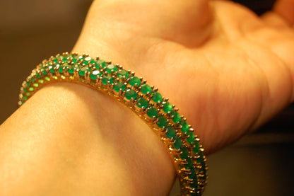 PAIR OF ELEGANT GREEN BANGLES