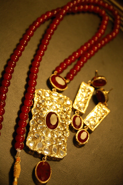 ELEGANT KUNDAN & RED MALA SET