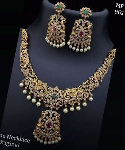 ELEGANT SOUTH INDIAN NECKLACE SET