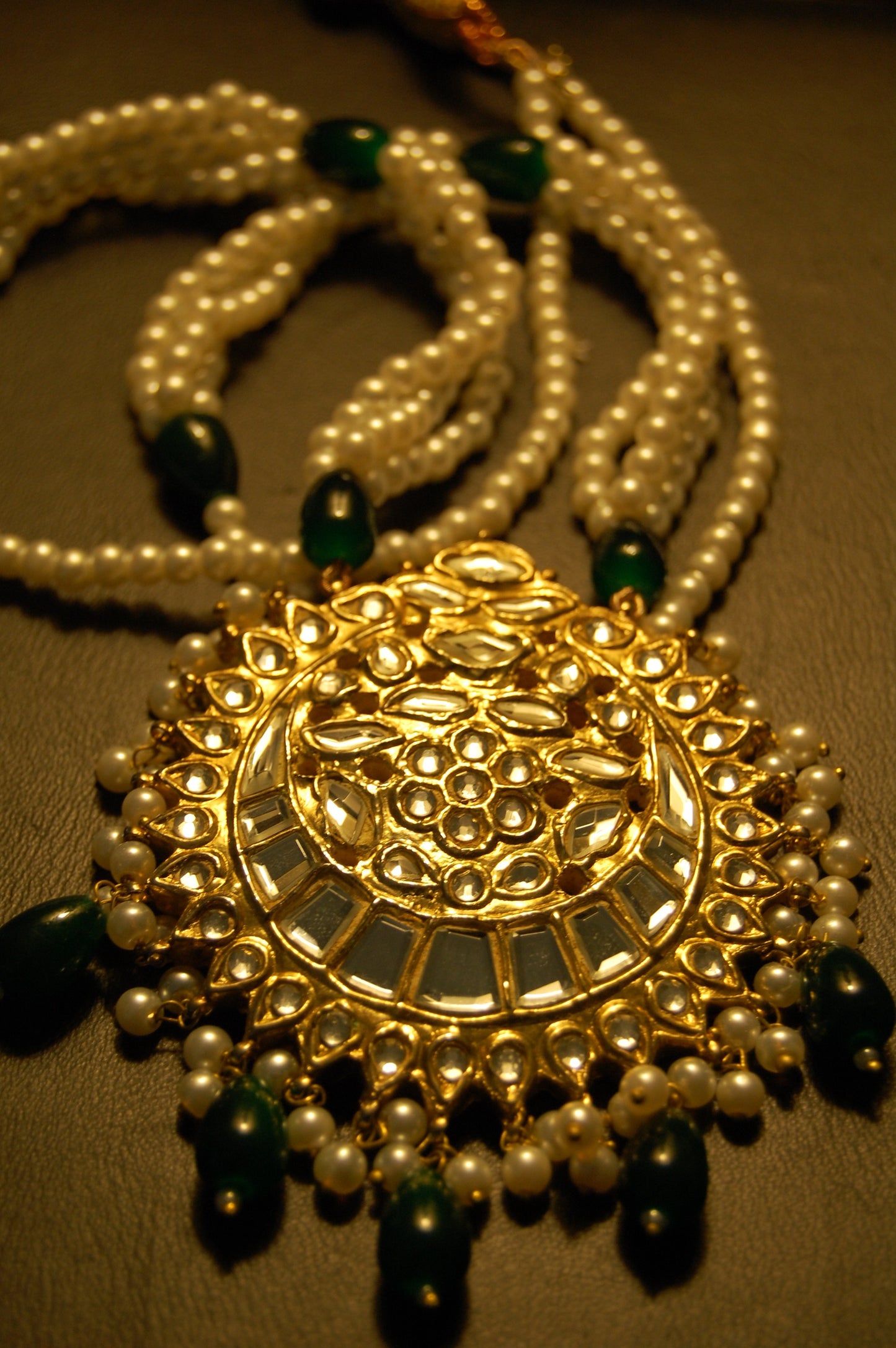 ELEGANT GREEN KUNDAN MALA