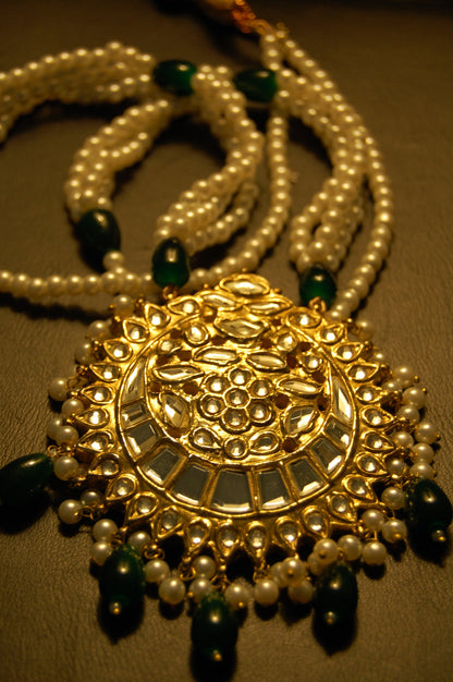 ELEGANT GREEN KUNDAN MALA