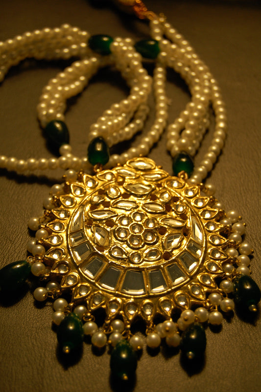 ELEGANT GREEN KUNDAN MALA