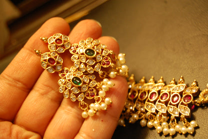 SOUTH INDIAN CHOKER SET IN RED & GREEN