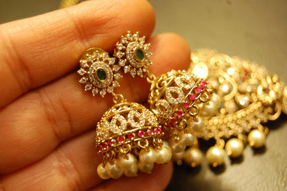 ELEGANT SOUTH INDIAN NECKLACE SET
