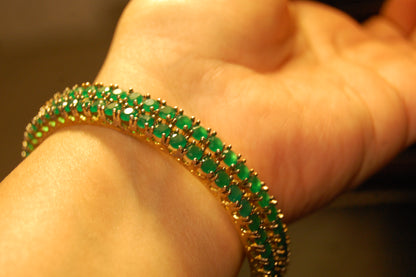 PAIR OF ELEGANT GREEN BANGLES