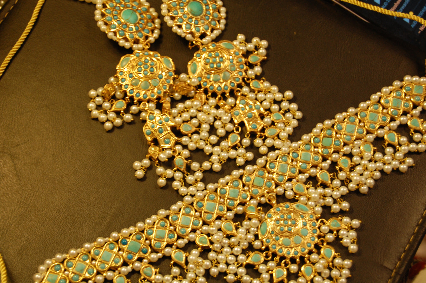 FEROZA & PEARLS CHOKER SET