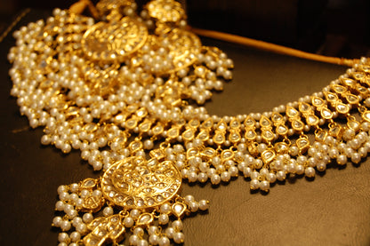 KUNDAN & PEARLS GULUBAND SET