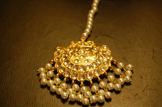 KUNDAN & PEARLS TIKKA