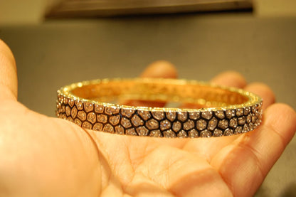 TIGER PRINT BANGLE WITH ZIRCON