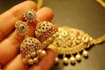 ELEGANT SOUTH INDIAN NECKLACE SET