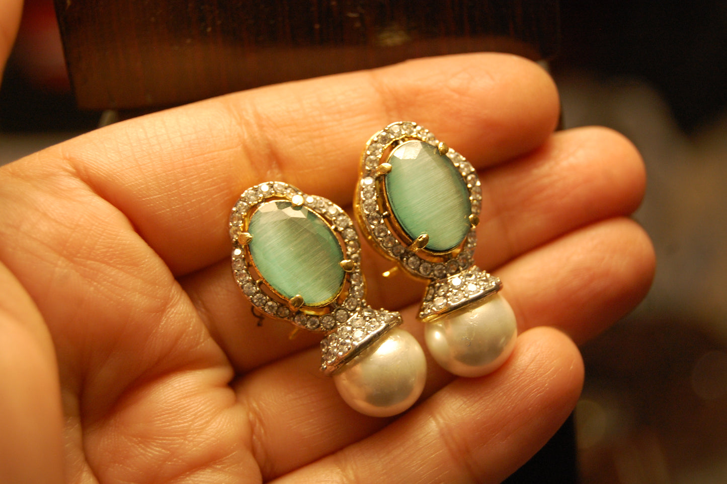 JADE GREEN EARRINGS IN ZIRCON & PEARLS